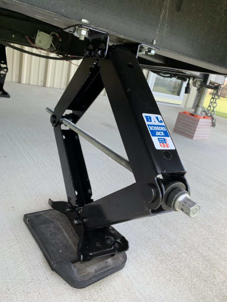 7500 BAL Stabilizer installed - Note: one bolt and three self tapping screws.